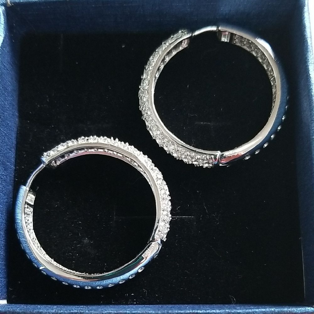 Elegant Silver Crystal Hoop Earrings! PurchasedIn Upscale BOUTIQUE IN DALLAS!!!